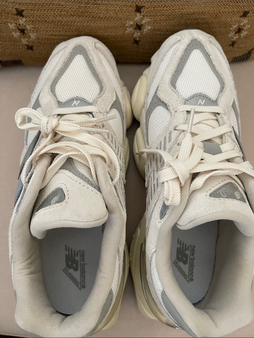 New Balance Neutral White & Light Gray Retro Runner Sneakers - Picture 6 of 7